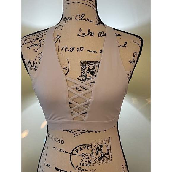 Forever 21 Other - Forever 21 White Racerback Sports Bra (Size M)